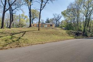 1112 Swanson Drive - Photo 2