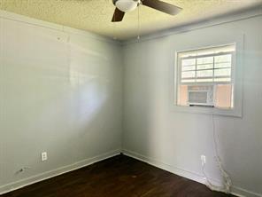 805 W 3rd Street - Photo 8