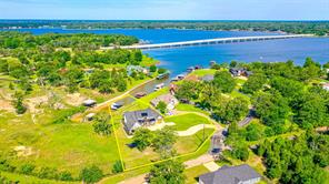 5523 Lakeshore Court