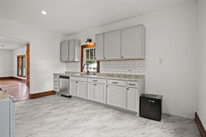 207 W 3rd Street - Photo 10