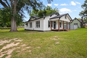 207 W 3rd Street - Photo 2