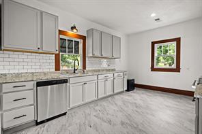 207 W 3rd Street - Photo 7