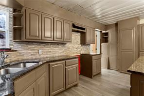 708 E COMMERCE - Photo 3
