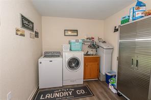 517 E Locust Street - Photo 23