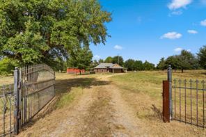 3016 County Road 4405 - Photo 2