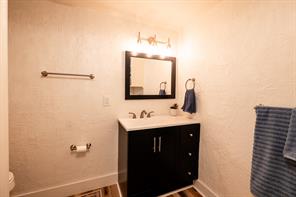 801 N Avenue A - Photo 18
