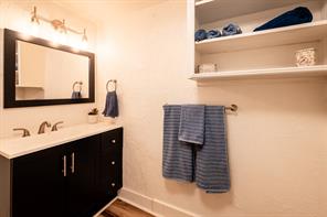 801 N Avenue A - Photo 19