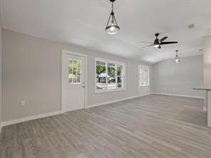 107 N Avenue P - Photo 4