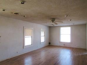 413 S Avenue G - Photo 4
