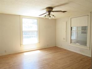 413 S Avenue G - Photo 8