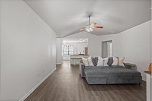 541 Foster - Photo 4