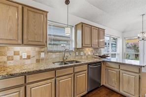 2031 Greenview Drive - Photo 6