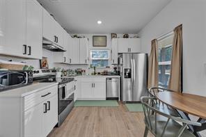 218 Locust Street S - Photo 10