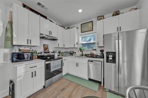 218 Locust Street S - Photo 12