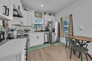 218 Locust Street S - Photo 13