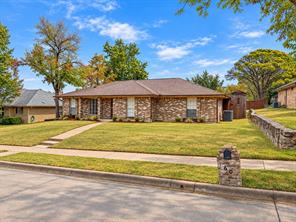 1605 Brighton Drive - Photo 3