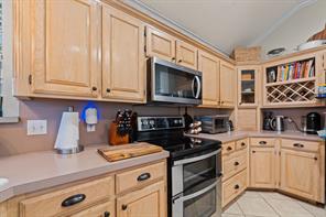 1618 Hyde Park Boulevard - Photo 13