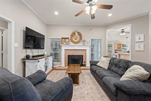 1618 Hyde Park Boulevard - Photo 6