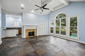 32 Victoria Drive - Photo 3