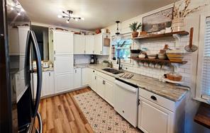 1426 Farm Road 2560 - Photo 5