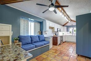 1910 Middle Glen Drive - Photo 10