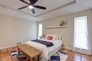 1910 Middle Glen Drive - Photo 23