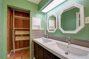 1910 Middle Glen Drive - Photo 25