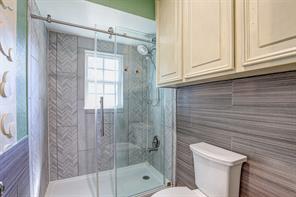 1910 Middle Glen Drive - Photo 26