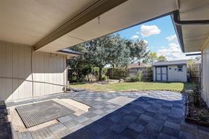 1910 Middle Glen Drive - Photo 30