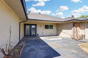 1910 Middle Glen Drive - Photo 31