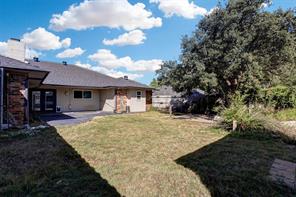 1910 Middle Glen Drive - Photo 32
