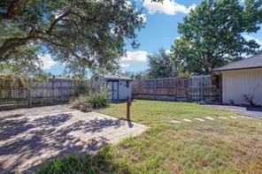 1910 Middle Glen Drive - Photo 35