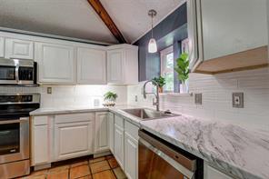 1910 Middle Glen Drive - Photo 6
