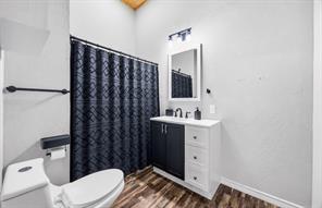 2206 Drake Street - Photo 10