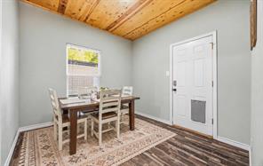 2206 Drake Street - Photo 11