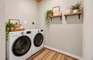 2206 Drake Street - Photo 14