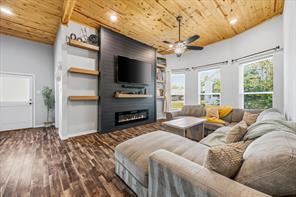 2206 Drake Street - Photo 18