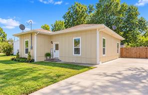 2206 Drake Street - Photo 2
