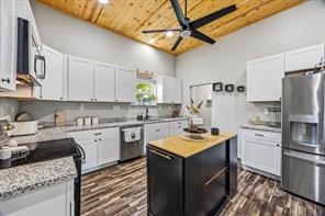 2206 Drake Street - Photo 23