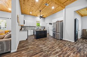 2206 Drake Street - Photo 24