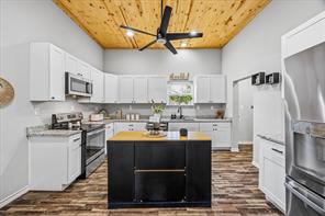 2206 Drake Street - Photo 31