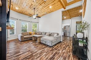 2206 Drake Street - Photo 32
