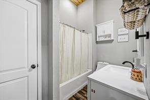 2206 Drake Street - Photo 5