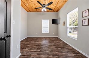 2206 Drake Street - Photo 6