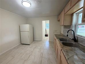1003 E Main Street - Photo 4