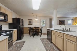 1540 Englewood Drive - Photo 5