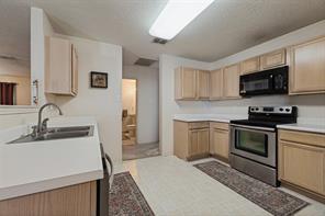1540 Englewood Drive - Photo 6