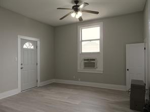911 W Liveoak Street - Photo 17