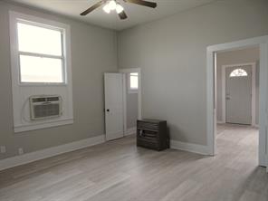 911 W Liveoak Street - Photo 18