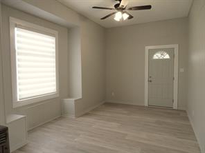 911 W Liveoak Street - Photo 3